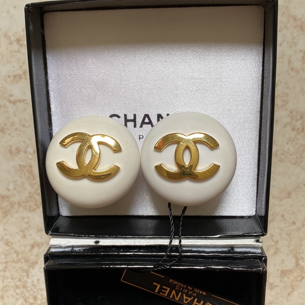 Vintage Chanel earrings - Picture 2 of 11